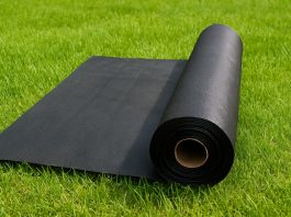 Пленка для газонов: когда она помогает, а когда мешает