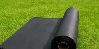 Пленка для газонов: когда она помогает, а когда мешает